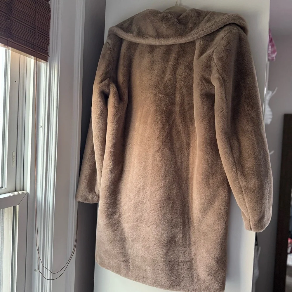 🧋NWOT Z SUPPLY COZY SUPER SOFT BEIGE NEUTRAL JEWEL FAUX FUR COAT - Picture 7 of 12
